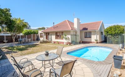 House For Sale in Meadowridge, Cape Town