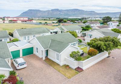 Cluster House For Sale in Bergvliet, Cape Town