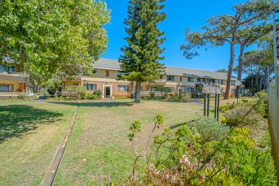 Apartment / Flat For Sale in Bergvliet, Cape Town